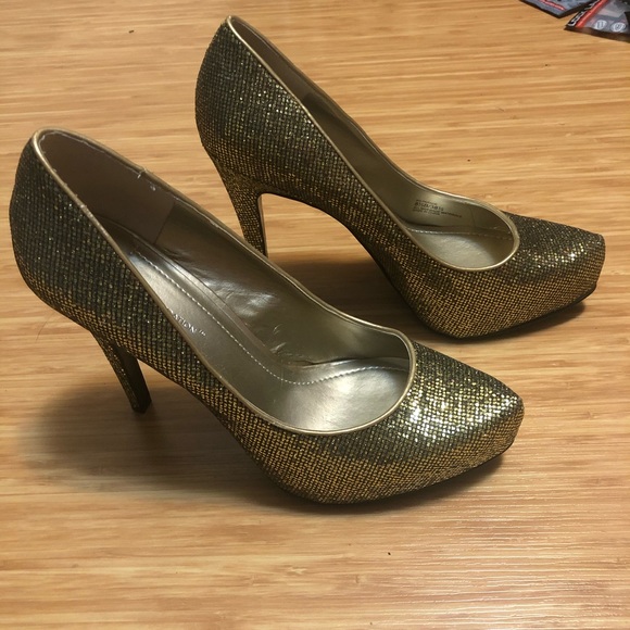 BCBGenertation Gold Glitter Heels - Picture 3 of 4